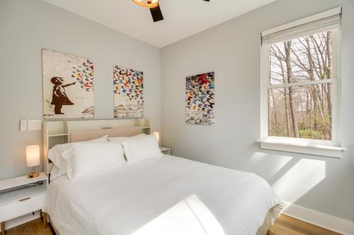 Ένα ή περισσότερα κρεβάτια σε δωμάτιο στο Serene Family Home with Patio Near Chattanooga!