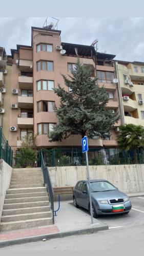 a car parked in front of a large building at Мезонет “Djanina” in Sandanski