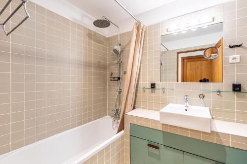 GuestReady - Modern Comfort in the Heart of Paris