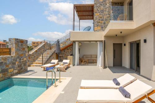 Bazén v ubytování Stefi Villas - Deluxe Pool Bliss Retreats nebo v jeho okolí