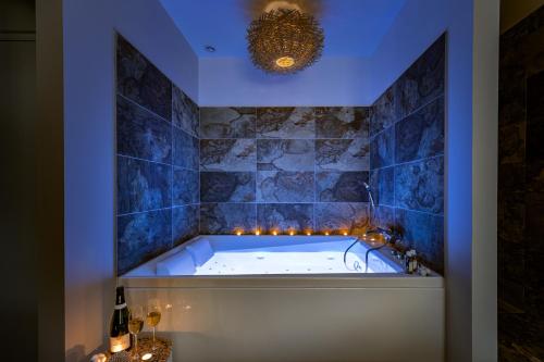 Imagine din galeria proprietății Suite balnéo Bali Saint-Étienne în Saint-Étienne