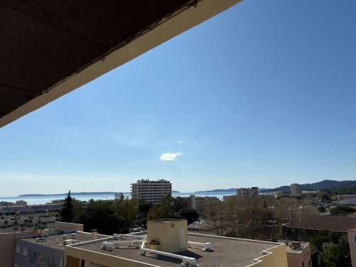 Appartement T2 climatisé, terrasse, centre-ville - FR-1-308-54