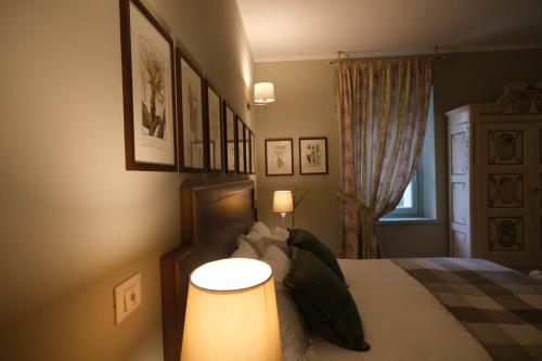 a bedroom with a bed with two lamps and a window at Residenza Paulonia in Volta Mantovana