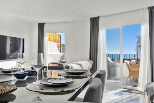 Luxury Stay with Rooftop Terrace 2 Min to Beach