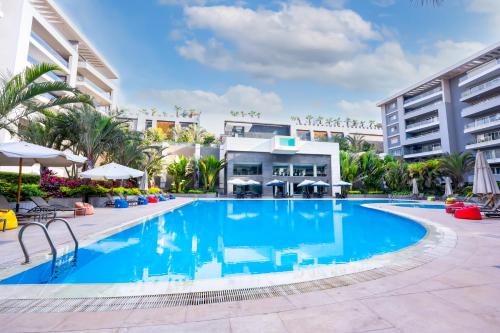 Luxury 3BR Apartment Pool View
