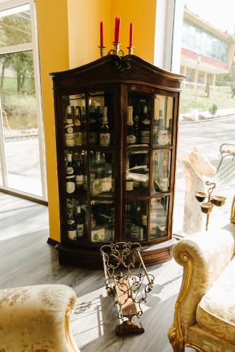 a cabinet full of wine bottles in a living room at Hotel Dobsi in Bazna