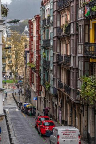 Stylish 4 Double Rooms, Central Bilbao (Old Town)