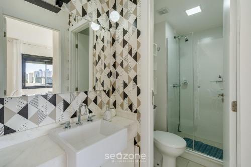Bilik mandi di Lindo Apto em Cond. c/piscina RPF0605