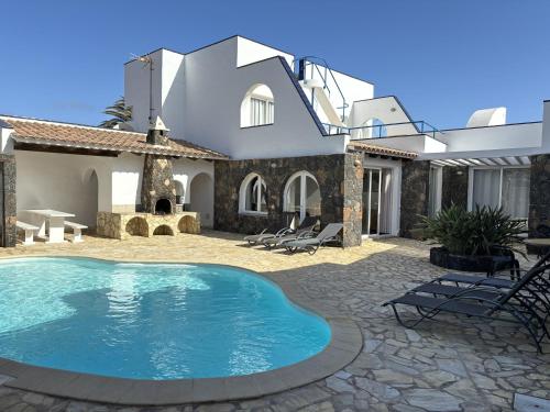 Casa Noelani - XL Family home near beach & center
