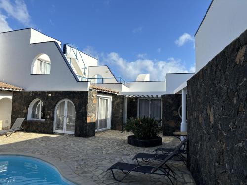 Casa Noelani - XL Family home near beach & center
