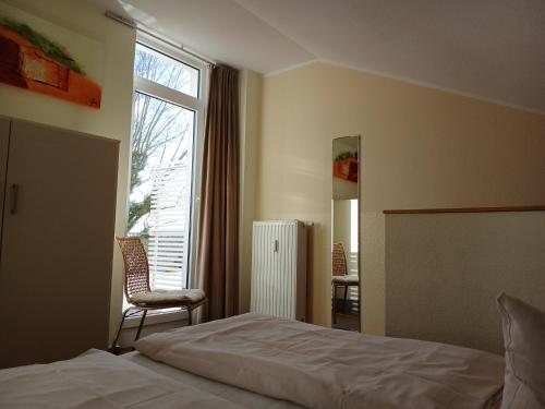 Un pat sau paturi într-o cameră la Schneeeule 219