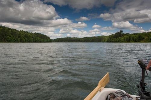 a boat on a large body of water at Jarefka Niezapomniane Chwile in Ciemno