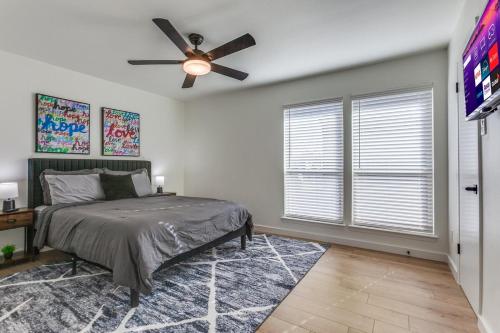 a bedroom with a bed and a ceiling fan at Blue Blissful Retreat 3B 2B KING in Richardson