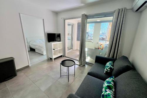 Golfe-Juan 2 People Facing the Old Port