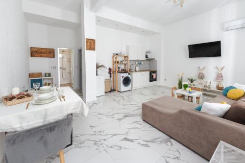 a living room with a couch and a table at Apartment Velik in Sandanski