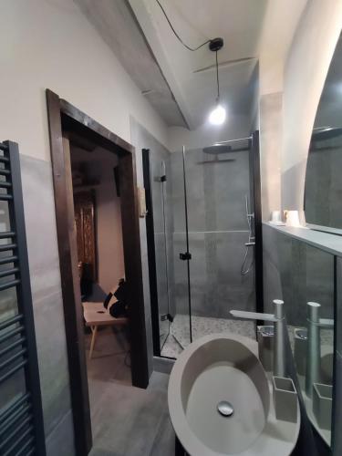 Ένα μπάνιο στο La Dimora della Corte