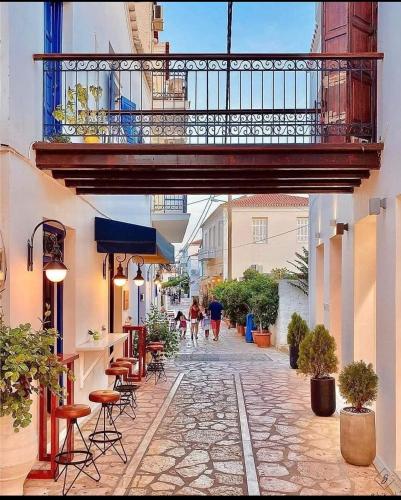 Το κτήριο όπου στεγάζεται  το διαμέρισμα