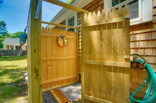 Κήπος έξω από το Cape Cod Bungalow with Patio Less Than 1 Mi to Beaches!