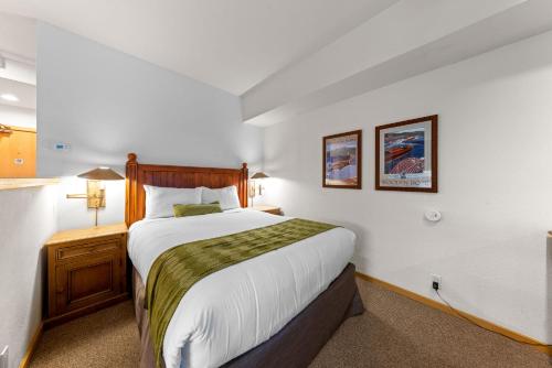 a bedroom with a large bed in a room at Palisades Tahoe Lodge Rentals Studio #111 in Olympic Valley