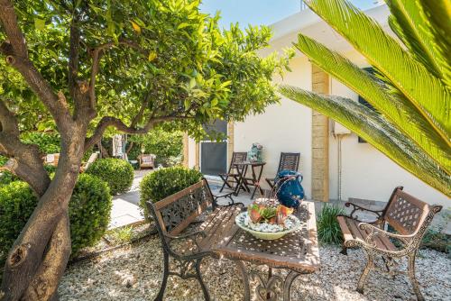 Κήπος έξω από το Villa di Lucia