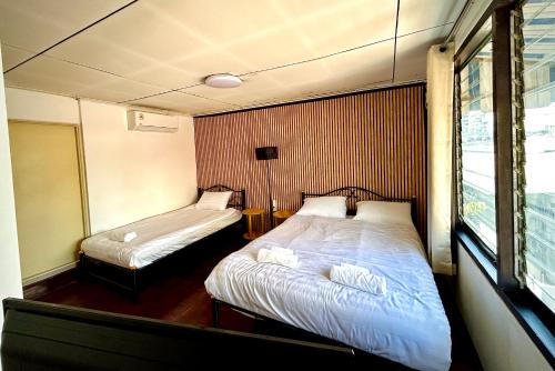 Coco House Sukhumvit 1, BTS ploenchitにあるベッド