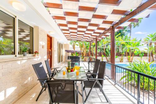 Bazén v ubytování Villa Venus by Ezoria Villas nebo v jeho okolí