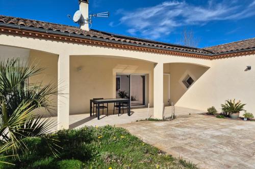Gallery image of Countryside getaway family stay air-conditioned swimming pool in Rayet