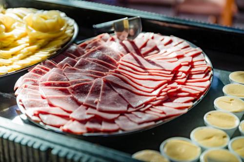 ホテルの敷地内または近くでの食事または食べ物