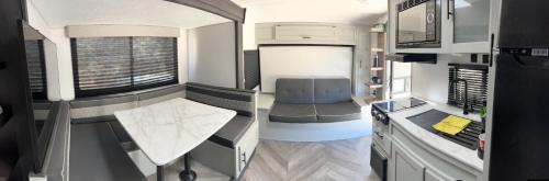 Dapur atau dapur kecil di RV completamente equipado en viñedo