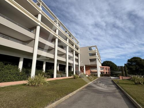 2 CHAMBRES, PKG, LARGE TERRASSE, PISCINE, VUE PANORAMIQUE MER