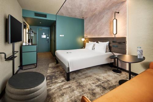 Postel nebo postele na pokoji v ubytování Novotel Praha Wenceslas Square