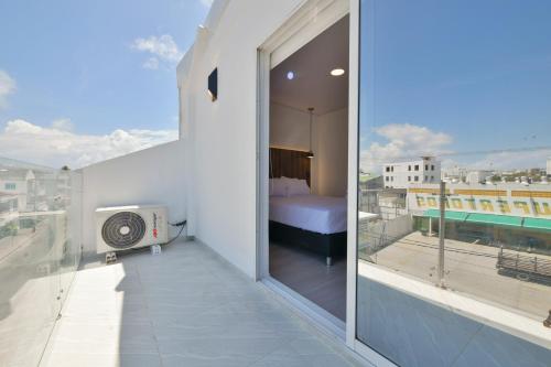 a room with a balcony with a view of a bedroom at Hotel Blu Sai in San Andrés