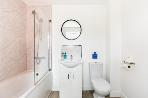 a bathroom with a toilet and a sink and a shower at Birmingham Estate - Contractor & Group Accommodation - Secure Parking in Birmingham