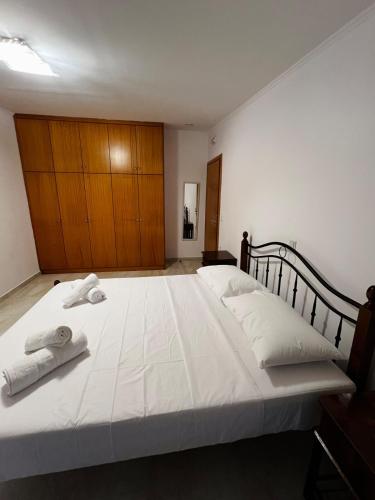 Ένα ή περισσότερα κρεβάτια σε δωμάτιο στο Pandora Apartment Haraki