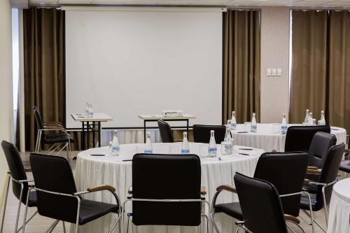 Espace de conférence ou salle de réunion dans l'établissement Panarams Tashkent Hotel, a member of Radisson Individuals