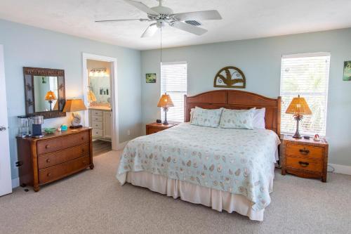 Postel nebo postele na pokoji v ubytování Salty Eagle Overlook