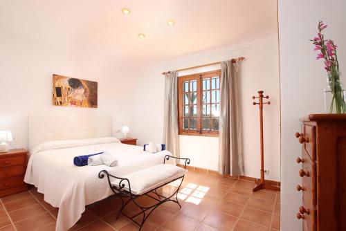 Beautiful country house in Port Pollensa by Renthousing
