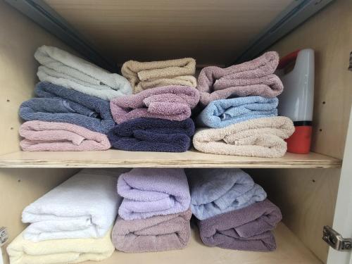 a pile of towels sitting on a shelf at Urban Farm House +Hot Tub+Pool in Long Beach