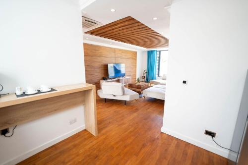 Rocky 02 Perebere Beach 100M