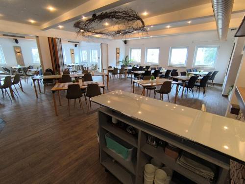 a restaurant with tables and chairs in a room at Smart Resorts B&B 2 BB2 328 in Winterberg