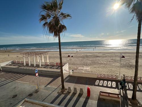 Mirando al Mar con Wifi y Terraza 1ª línea playa
