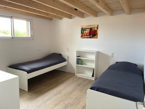 a small bedroom with a bed and a shelf at Villa Sur La Dune Moliets, 12 people, beach, golf in Moliets-et-Maa