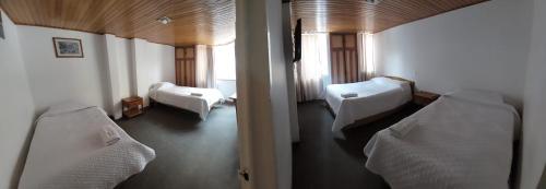 Ένα ή περισσότερα κρεβάτια σε δωμάτιο στο HOTEL SUAREL CENTER