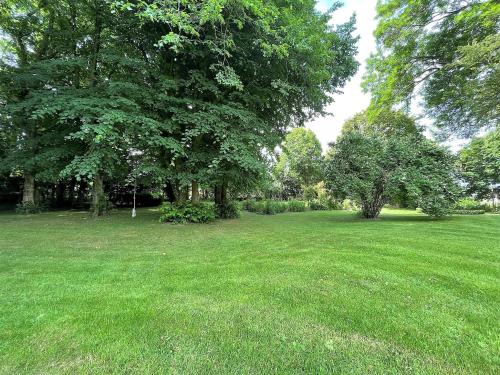 Taman di luar Ferienwohnung Emily Hof Döttgebüll