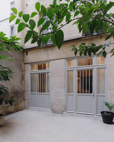 Large and Calm 2BR Apt with AC & Patio