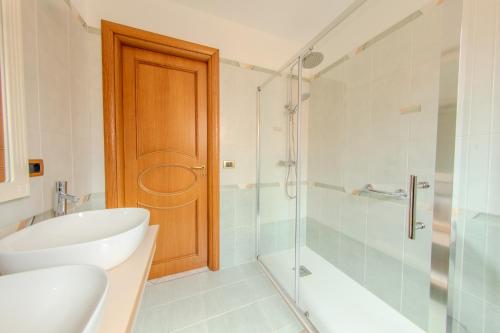 a bathroom with a sink and a glass shower at Casa Vacanze La Piazzetta in Nusco