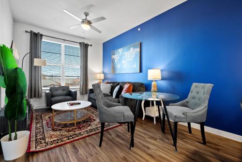 Ruang duduk di Luxury Apartments in Riverside Austin - 10mins to Airport