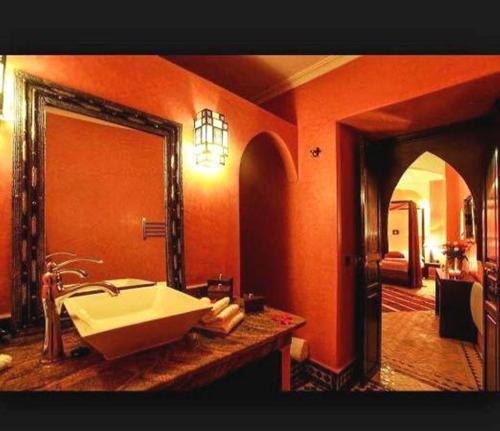 Ванная комната в Riad Moonlight & Spa