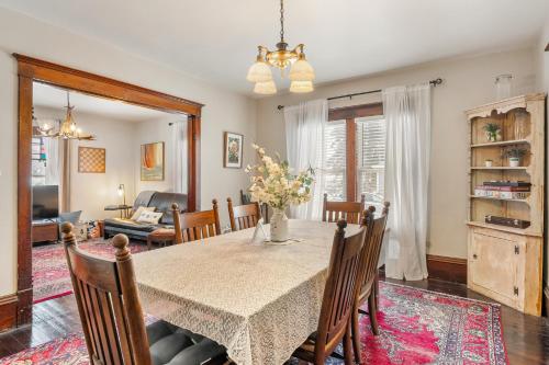 a dining room with a table and chairs at Stowaway Lower Deck in Sturgeon Bay