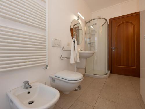 Ένα μπάνιο στο Apartment Anna by Interhome